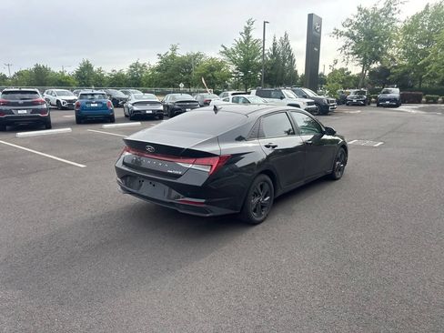 Certified 2023 Hyundai Elantra Blue FWD image 5