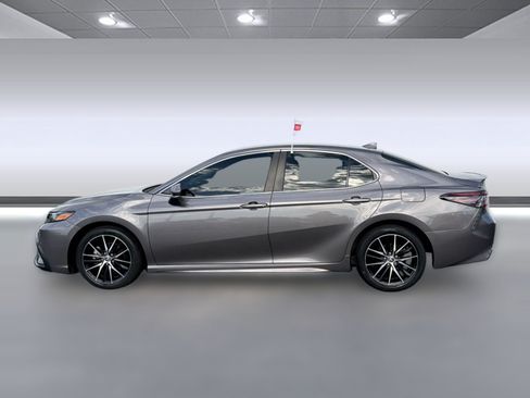 Used 2023 Toyota Camry SE w/ Convenience Package FWD image 2