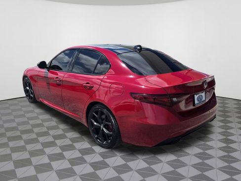 Used 2020 Alfa Romeo Giulia w/ Nero Edizione RWD image 11