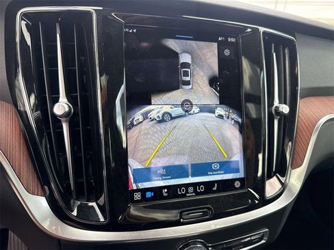 Used 2024 Volvo S60 B5 Plus image 25