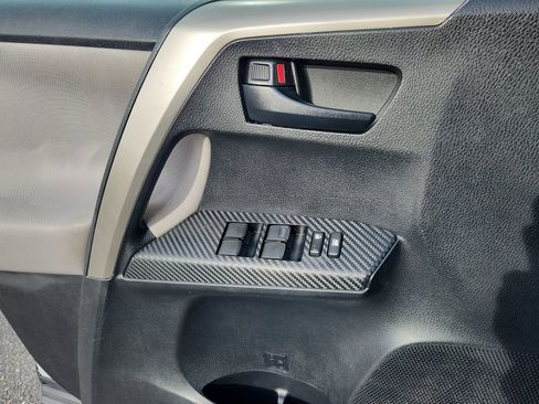 Used 2014 Toyota RAV4 LE image 9