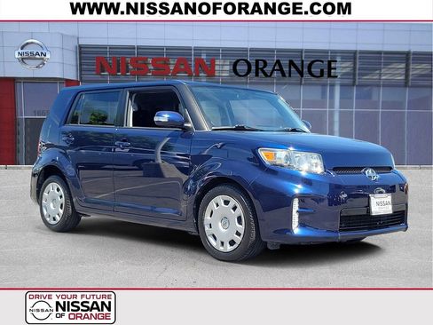 Used 2015 Scion xB FWD image 1