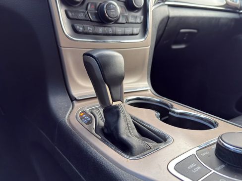 Used 2017 Jeep Grand Cherokee Overland w/ Jeep Active Safety Group AWD/4WD image 36