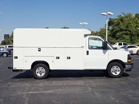 New 2025 GMC Savana 3500 w/ Power Convenience Package RWD image 2