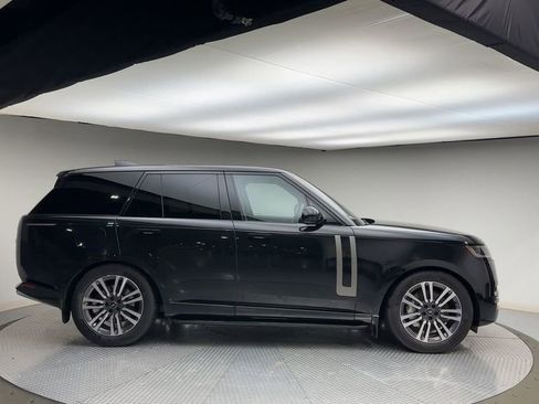 Used 2023 Land Rover Range Rover SE image 9