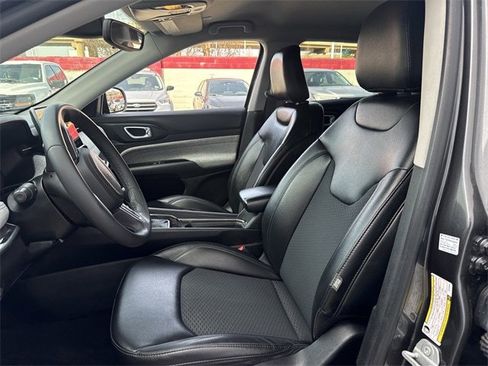 Used 2022 Jeep Compass Latitude image 25