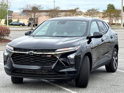 Used 2026 Chevrolet Trax RS w/ Sunroof Package FWD image 3