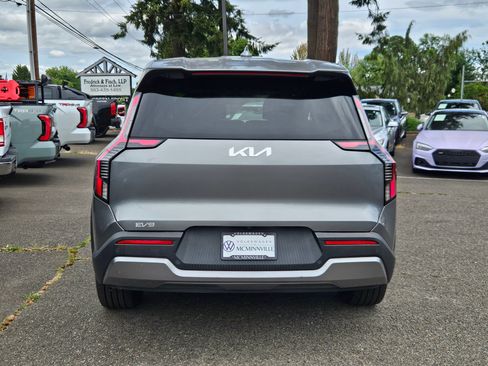 Used 2024 Kia EV9 Light Long Range RWD image 4