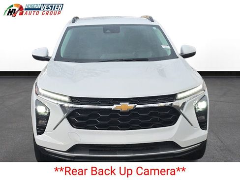 Used 2025 Chevrolet Trax LT w/ Driver Confidence Package image 3