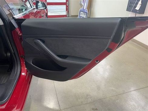 Used 2018 Tesla Model 3 Long Range image 17