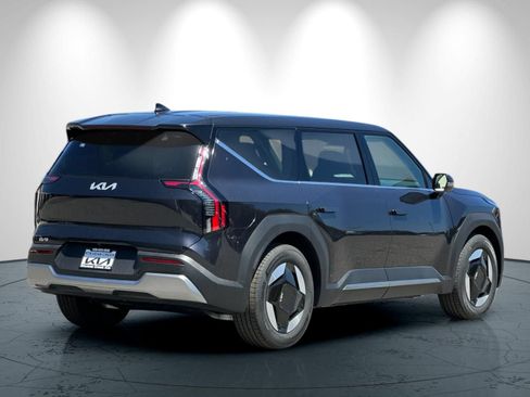 New 2026 Kia EV9 Light RWD image 4