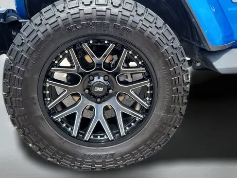 Used 2023 Jeep Wrangler Unlimited Sahara AWD/4WD image 23