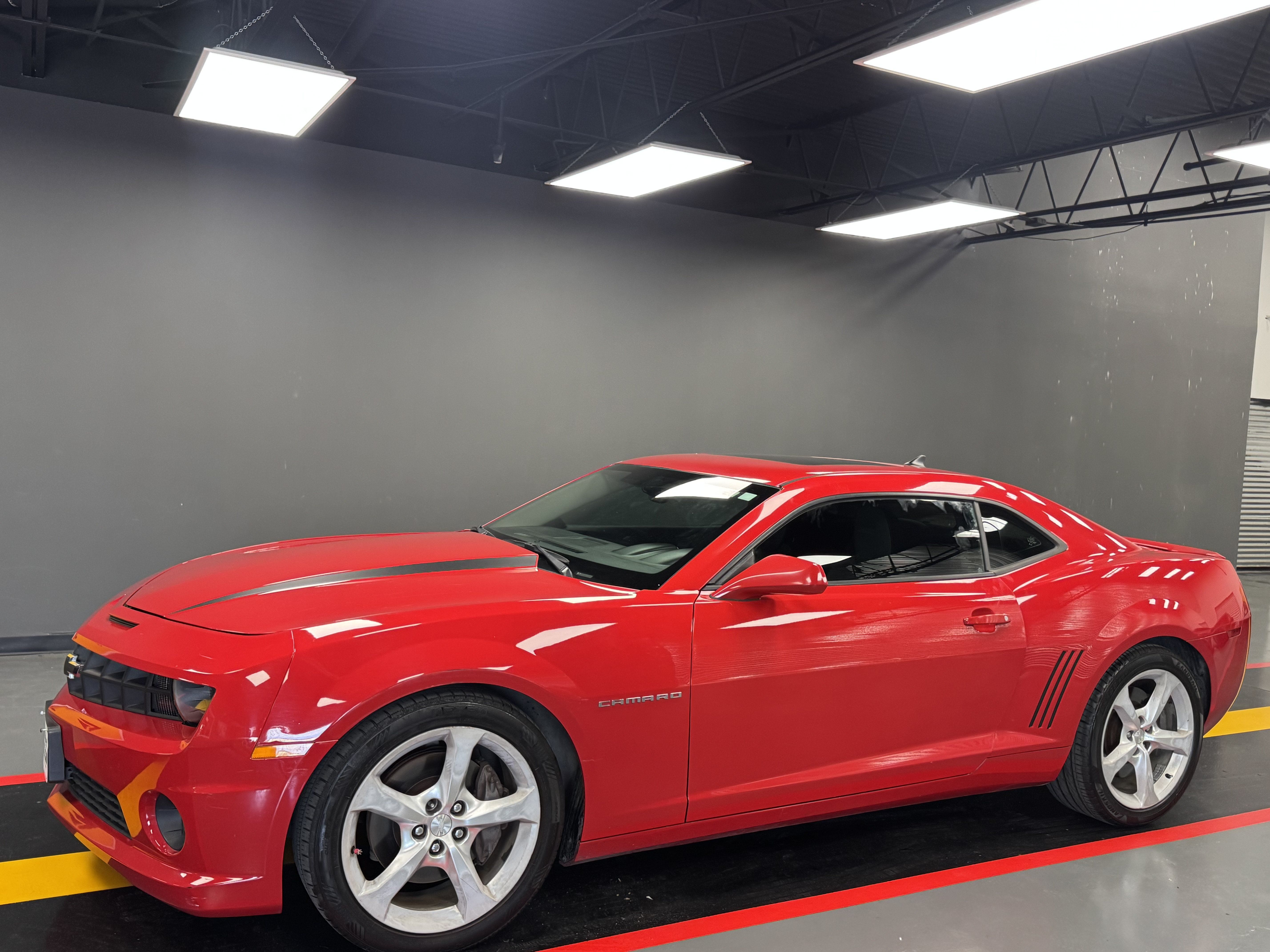 Used 2013 Chevrolet Camaro SS RWD image 2