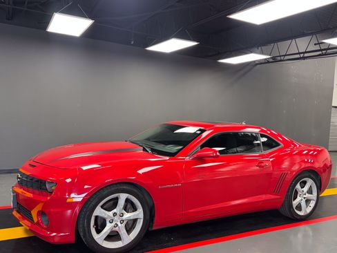 Used 2013 Chevrolet Camaro SS RWD image 2