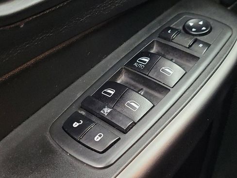 Used 2019 Jeep Cherokee Latitude w/ Popular Appearance Group FWD image 27