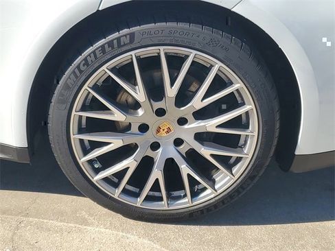Certified 2025 Porsche Panamera image 12