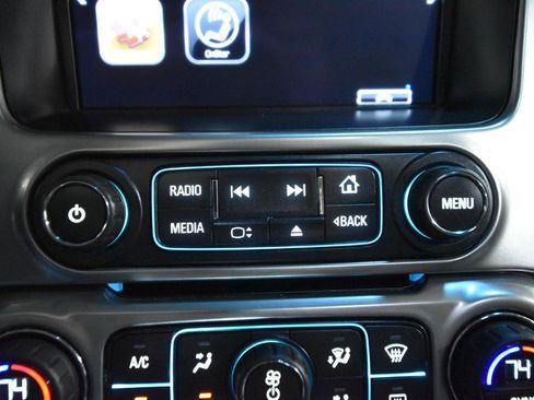 Used 2015 Chevrolet Suburban LT image 32