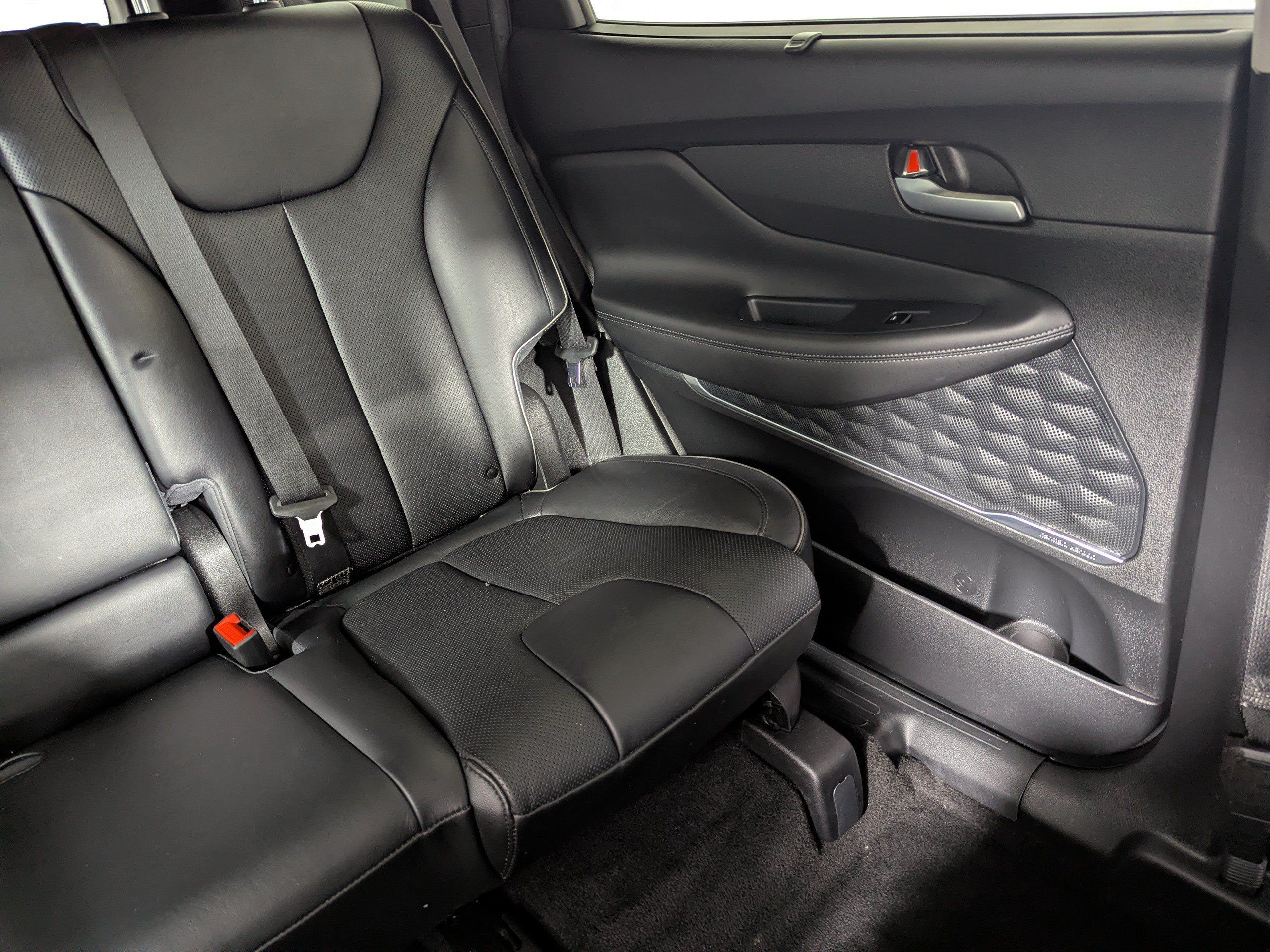 Used 2022 Hyundai Santa Fe SEL w/ Convenience + Premium Package FWD image 14
