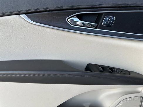 Used 2017 Lincoln MKX Reserve FWD image 10