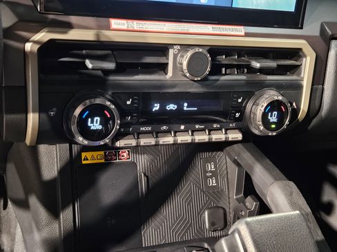 Certified 2025 Toyota Tacoma TRD Off-Road w/ TRD Off Road Premium Package image 32