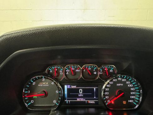 Used 2018 Chevrolet Silverado 1500 LT w/ All Star Edition AWD/4WD image 19