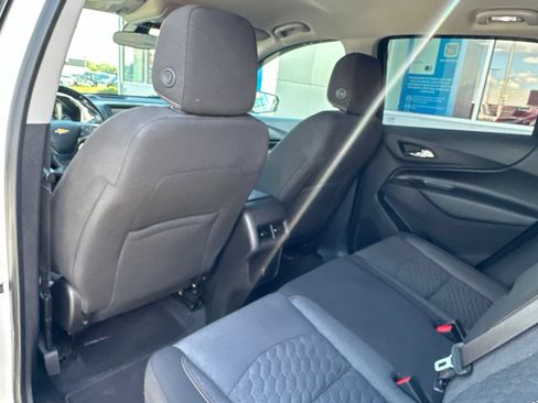 Used 2018 Chevrolet Equinox LT FWD image 16