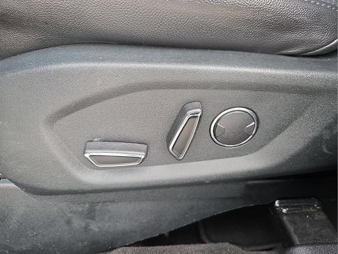 Used 2018 Ford Explorer XLT FWD image 16