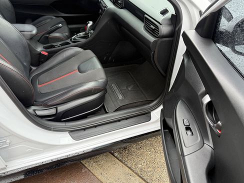 Used 2020 Hyundai Veloster Turbo FWD image 17