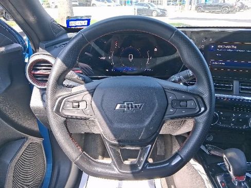Used 2024 Chevrolet Trax RS w/ Sunroof Package FWD image 8