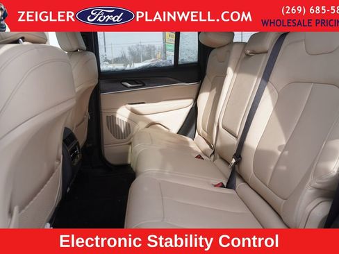 Used 2024 Jeep Grand Cherokee Limited image 8