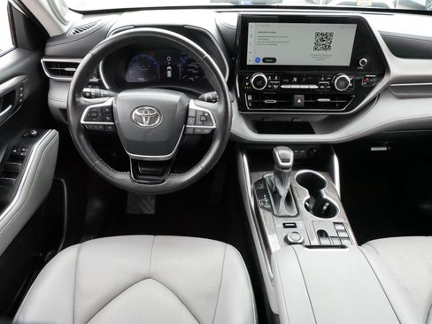 Used 2023 Toyota Highlander Limited AWD/4WD image 9