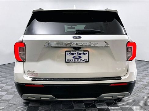 Used 2021 Ford Explorer XLT w/ Equipment Group 202A RWD image 4