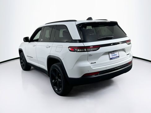 Used 2023 Jeep Grand Cherokee Limited w/ Black Appearance Package image 7