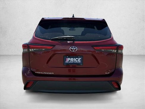Used 2022 Toyota Highlander XLE FWD image 6