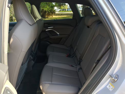 Certified 2025 Audi Q5 Premium Plus w/ Premium Plus image 17