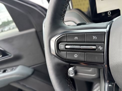 Used 2025 GMC Yukon AT4 w/ AT4 Premium Package image 19