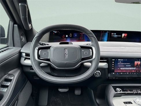 New 2025 Lincoln Navigator Reserve w/ Jet Appearance Package image 17