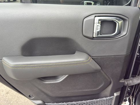 New 2025 Jeep Gladiator High Tide image 29