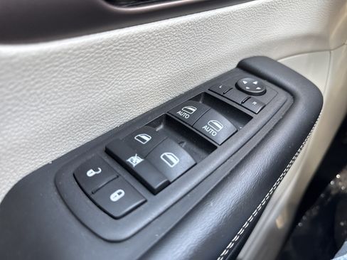 Used 2023 Chrysler Voyager LX FWD image 25