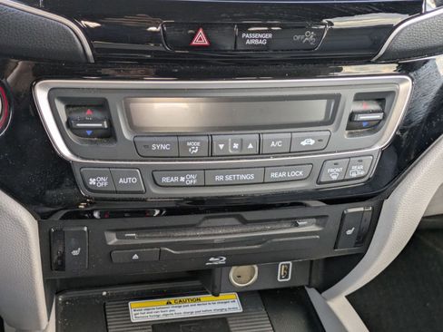 Used 2020 Honda Pilot Touring image 15