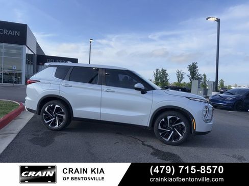 Used 2022 Mitsubishi Outlander SE AWD/4WD image 2