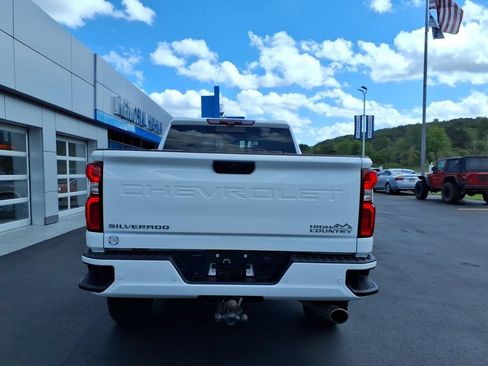 Used 2024 Chevrolet Silverado 2500 High Country w/ Technology Package AWD/4WD image 6