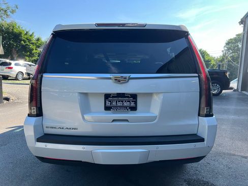 Used 2018 Cadillac Escalade ESV Premium Luxury AWD/4WD image 9