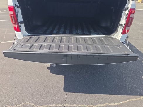 Used 2022 RAM 1500 Laramie AWD/4WD image 18
