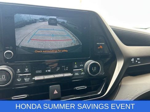 Used 2023 Toyota Highlander LE FWD image 12