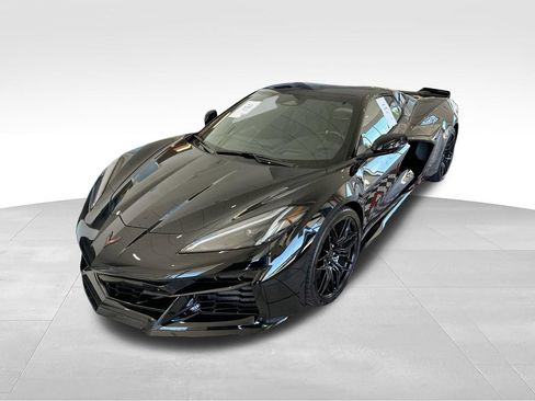 Used 2025 Chevrolet Corvette Z06 RWD image 2