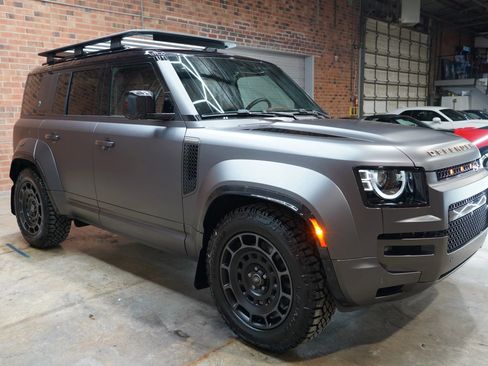 Used 2025 Land Rover Defender 110 image 3