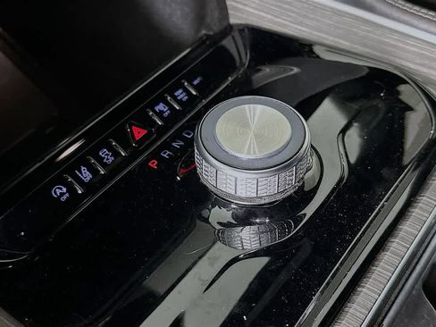 Used 2023 Jeep Wagoneer Series III w/ Preferred Equipment Group image 19