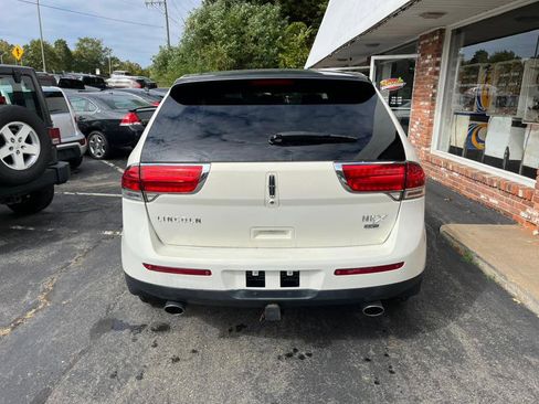 Used 2013 Lincoln MKX AWD image 3