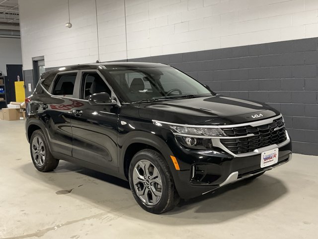 Used 2024 Kia Seltos LX AWD/4WD image 3
